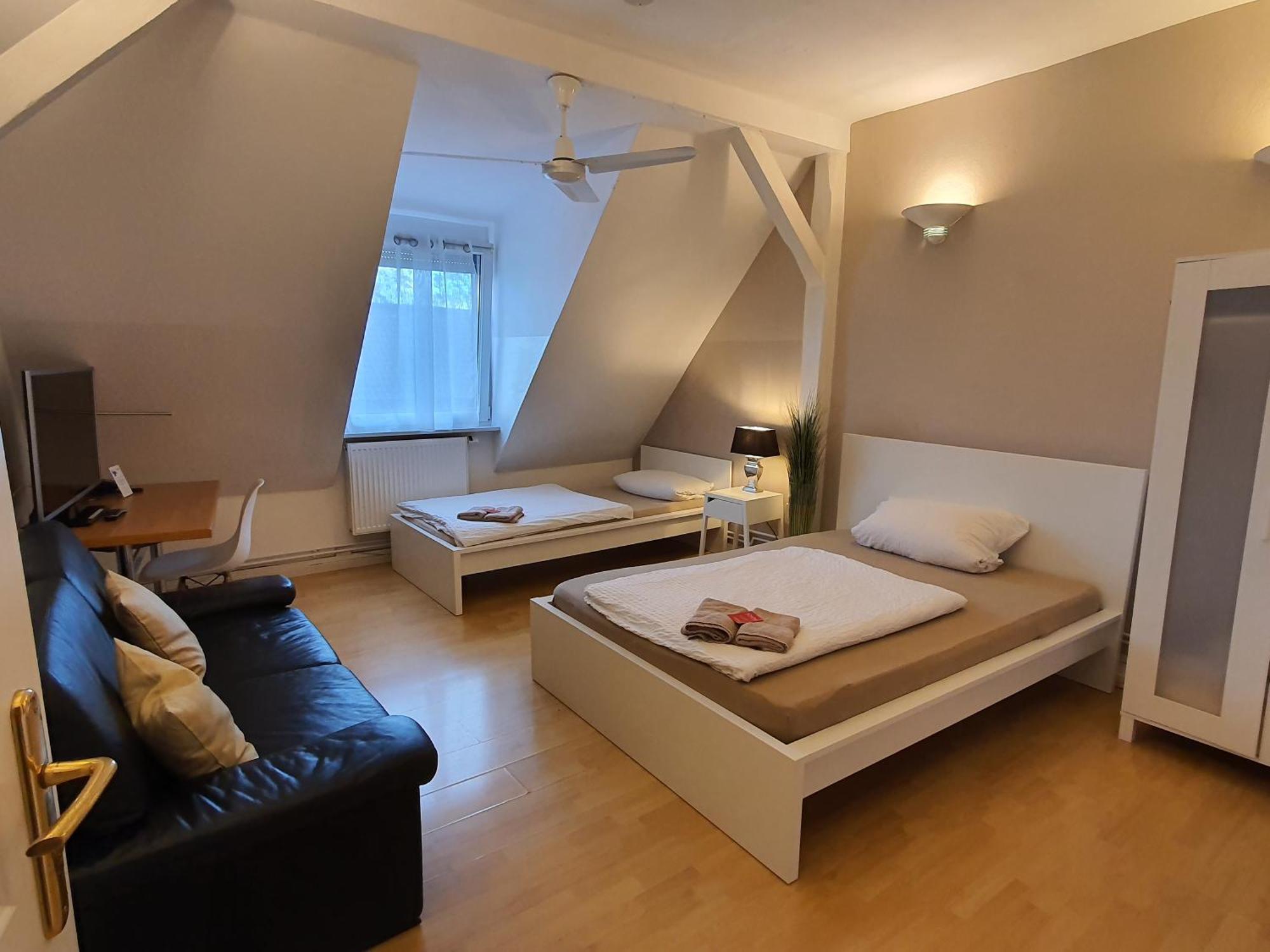 Colodging Mannheim - Private Rooms & Kitchen Exterior photo