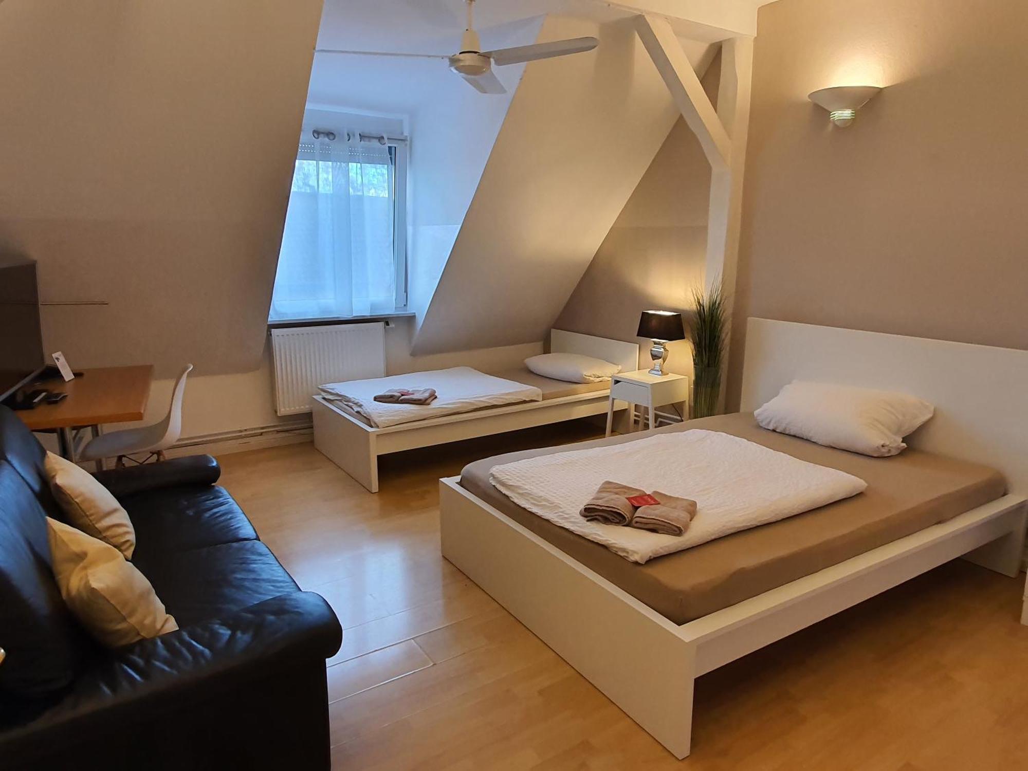 Colodging Mannheim - Private Rooms & Kitchen Exterior photo
